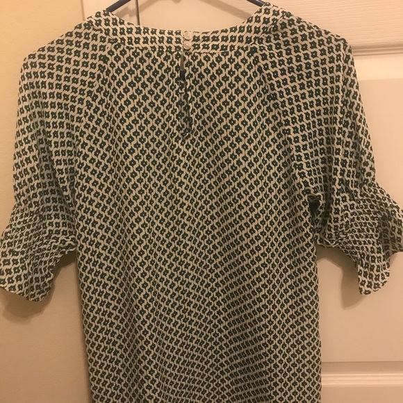 Banana Republic Woman’s Blouse - Picture 2 of 3